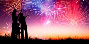 Различные наборы салютов, петард, свечей и файеров с бесплатной доставкой и подарками от компании «Бум-Бах»