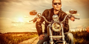 Попробуй мото! Пробные занятия вождению мотоцикла, стантрайдингу и уроки на вилли-машине в крытой мотошколе Star Riders. Совершенствуйте свои знания и навыки!